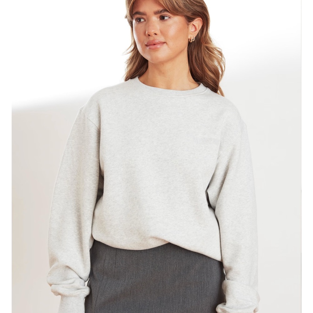 Djerf Avenue Staple Sweatshirt in Grey